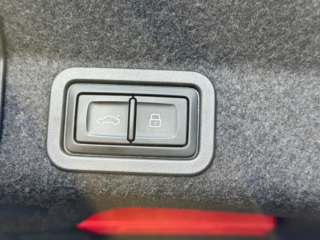 Audi A6L 2024 из CN, фото 8