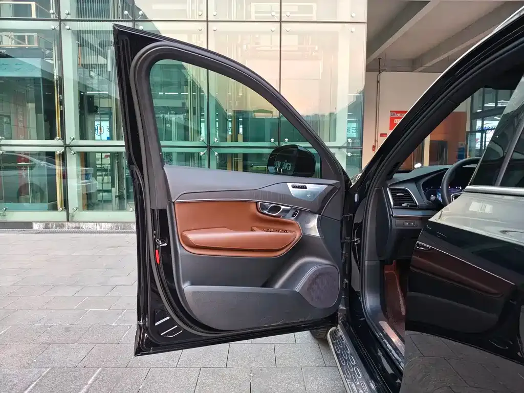 Volvo XC90 PHEV 2023 из CN, фото 4
