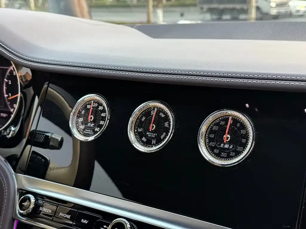Bentley Continental 2023 из CN, фото 10