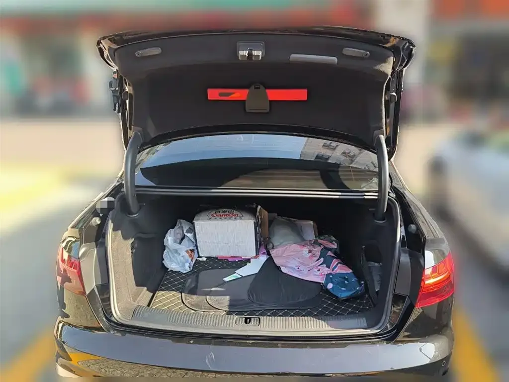 Audi A4L 2022 из CN, фото 8