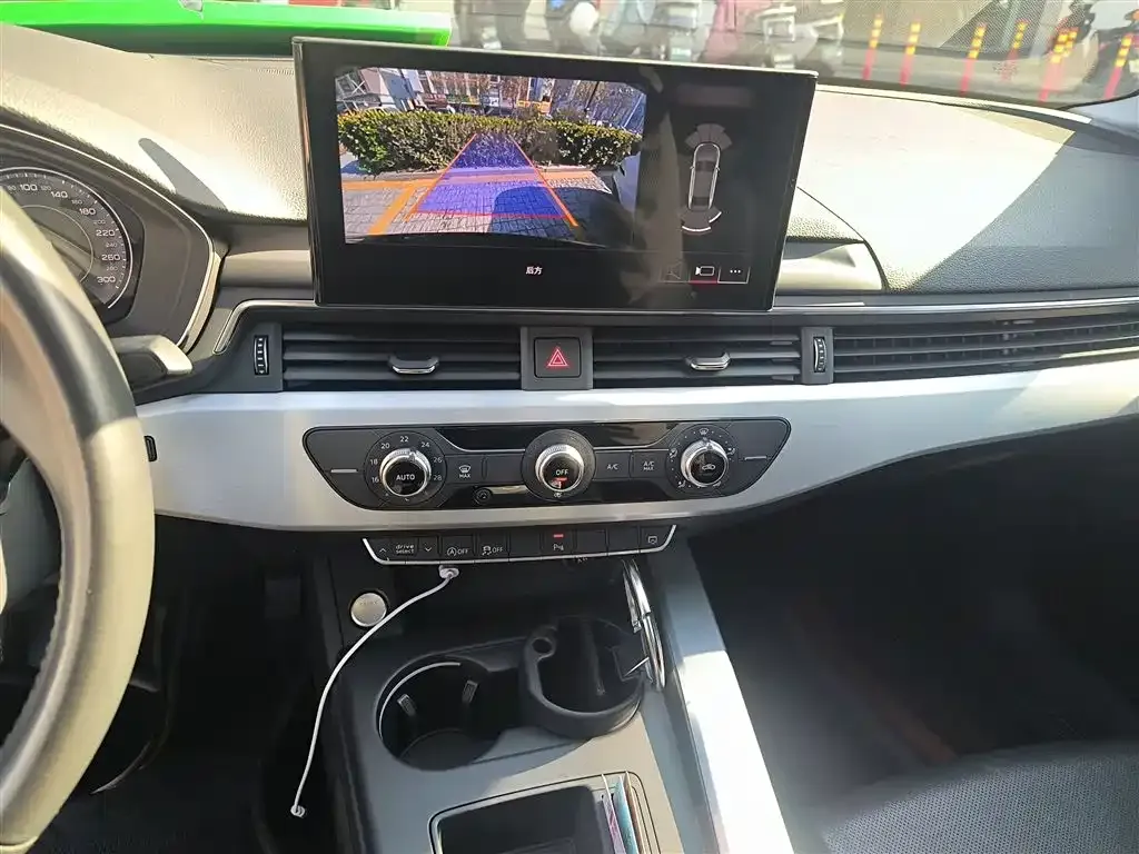 Audi A4L 2022 из CN, фото 3