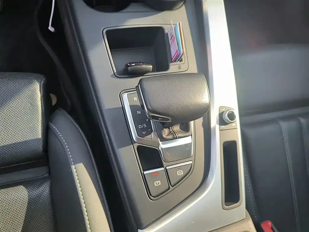 Audi A4L 2022 из CN, фото 4