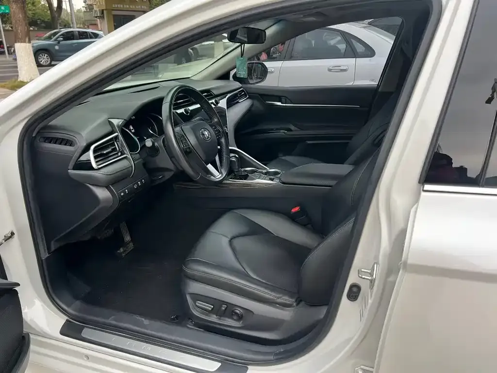 Toyota Camry 2021 из CN, фото 2