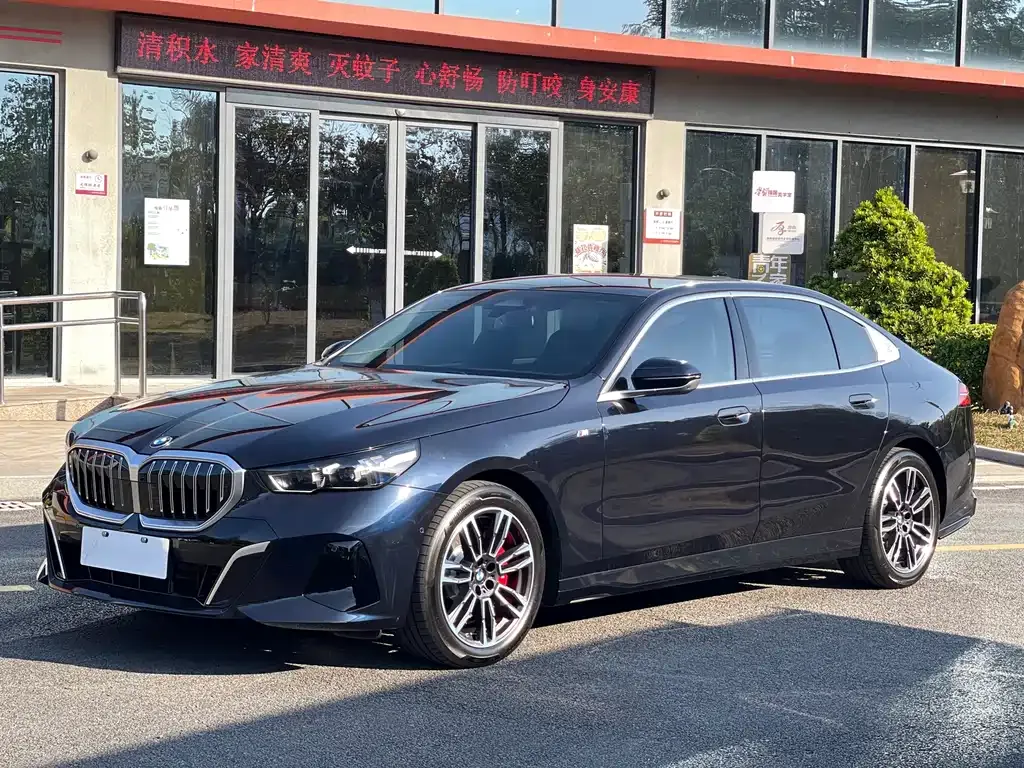 BMW 5 Series 2025 из CN, фото 1