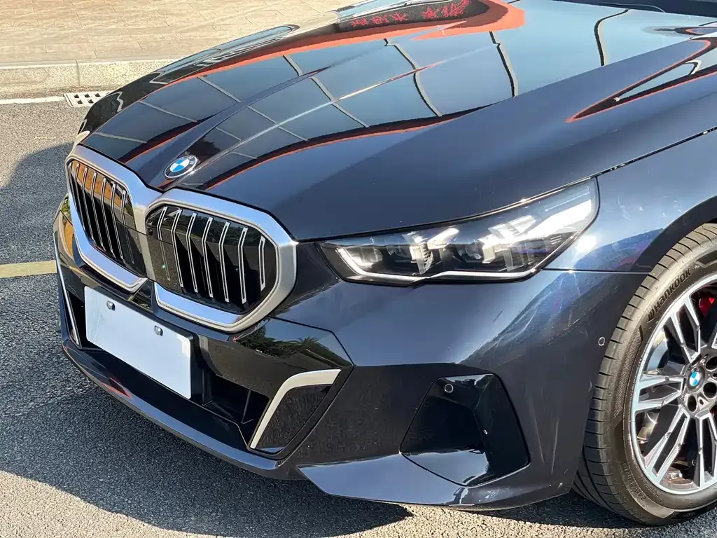 BMW 5 Series 2025 из CN, фото 4