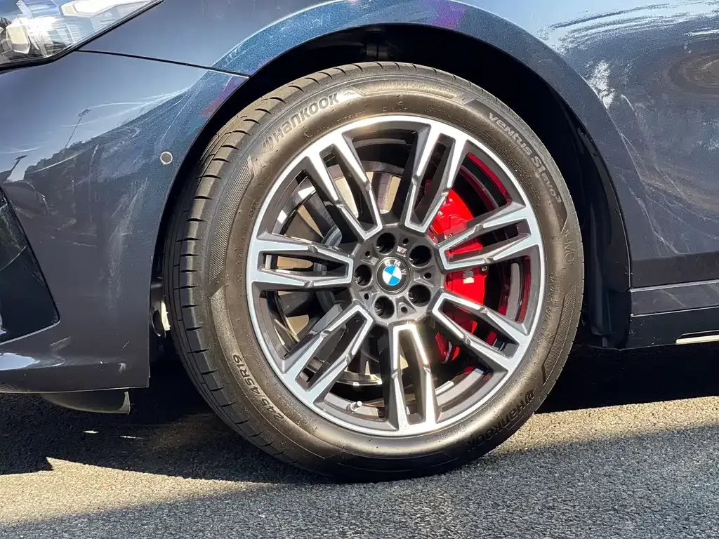 BMW 5 Series 2025 из CN, фото 3