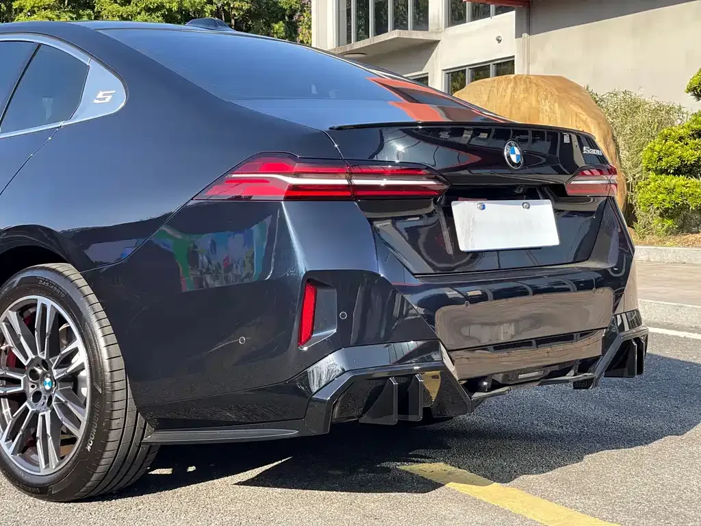 BMW 5 Series 2025 из CN, фото 8