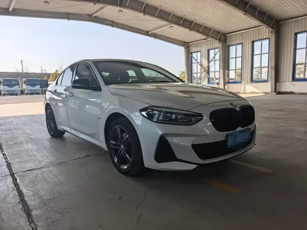 BMW 1 Series 2023 из CN, фото 1