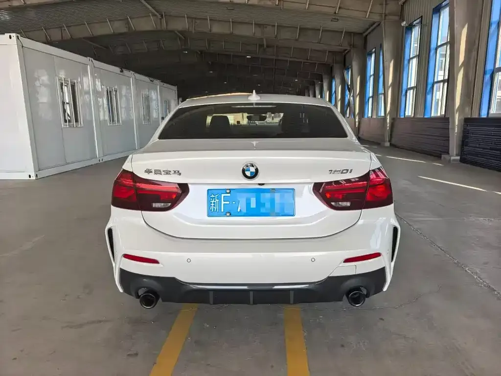 BMW 1 Series 2023 из CN, фото 4