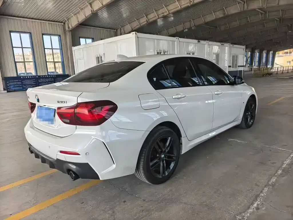 BMW 1 Series 2023 из CN, фото 3