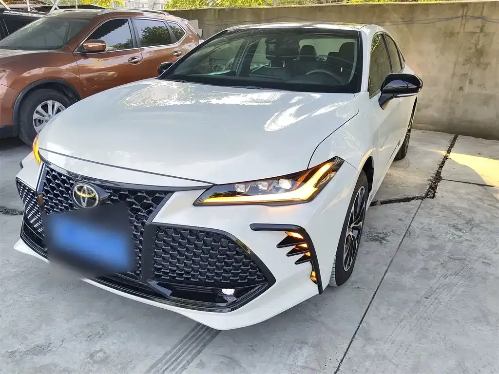 Toyota Avalon 2023 из CN, фото 1