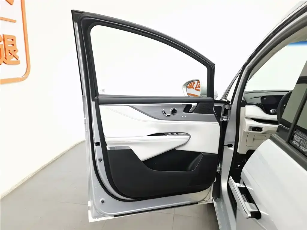 Buick GL8 Hybrid 2024 из CN, фото 3