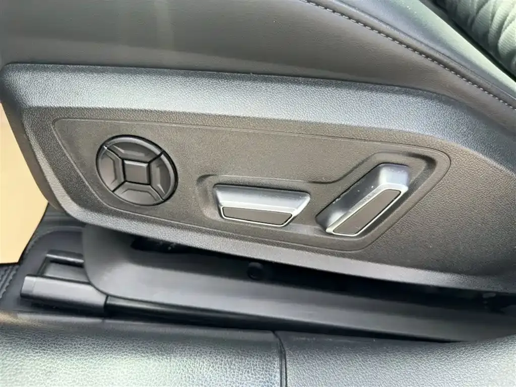 Audi A6L 2025 из CN, фото 4