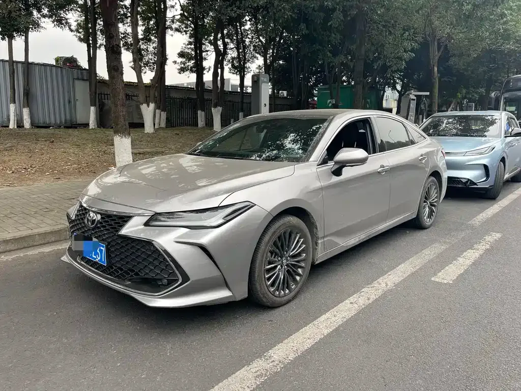 Toyota Avalon 2023 из CN, фото 1