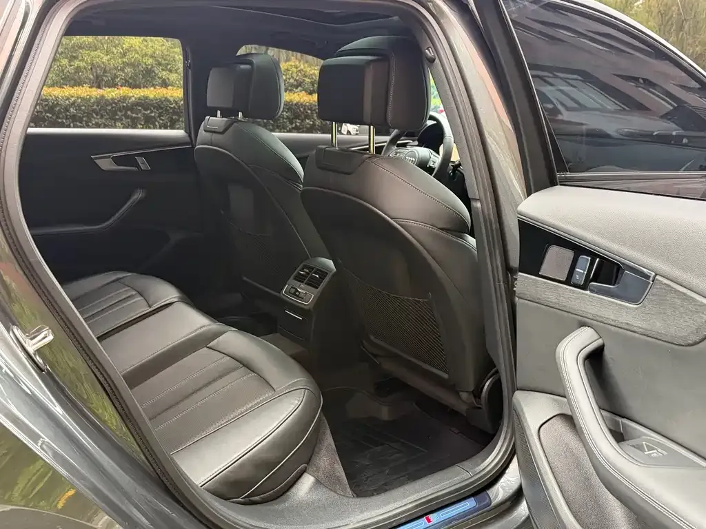 Audi A4L 2024 из CN, фото 3
