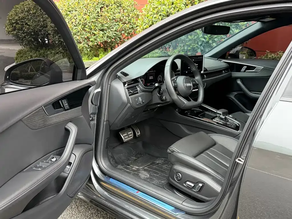 Audi A4L 2024 из CN, фото 9