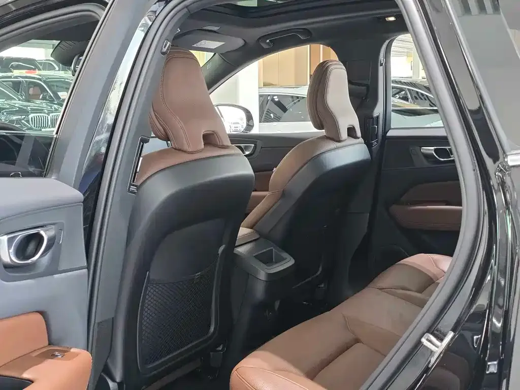 Volvo XC60 2023 из CN, фото 6