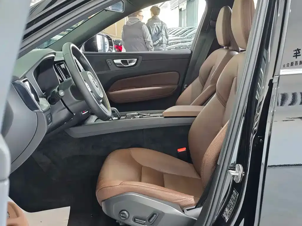 Volvo XC60 2023 из CN, фото 10