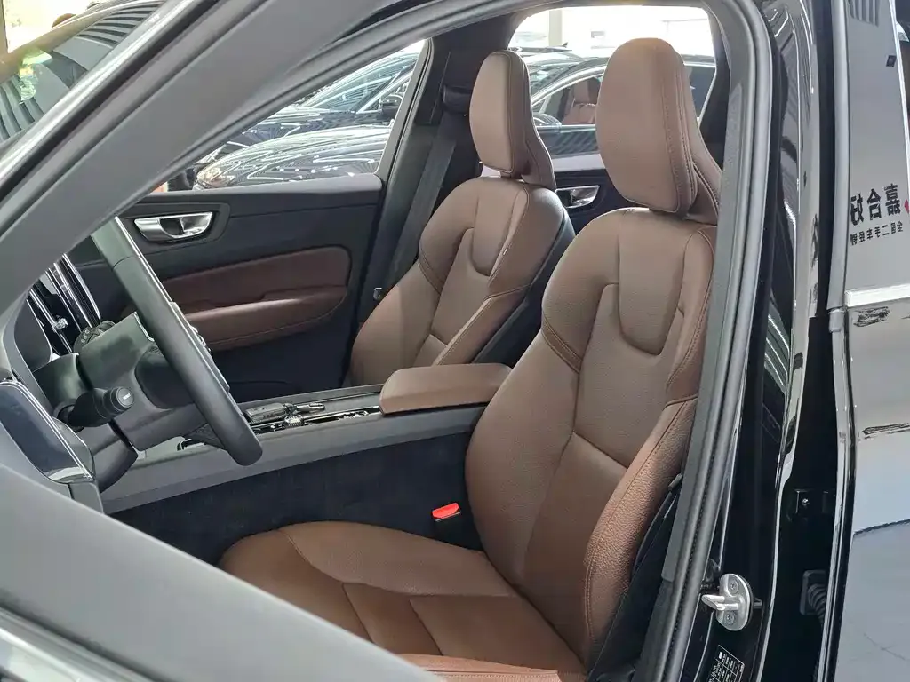 Volvo XC60 2023 из CN, фото 9