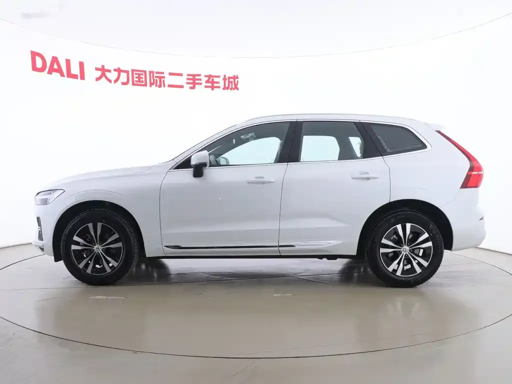Volvo XC60 2024 из CN, фото 2