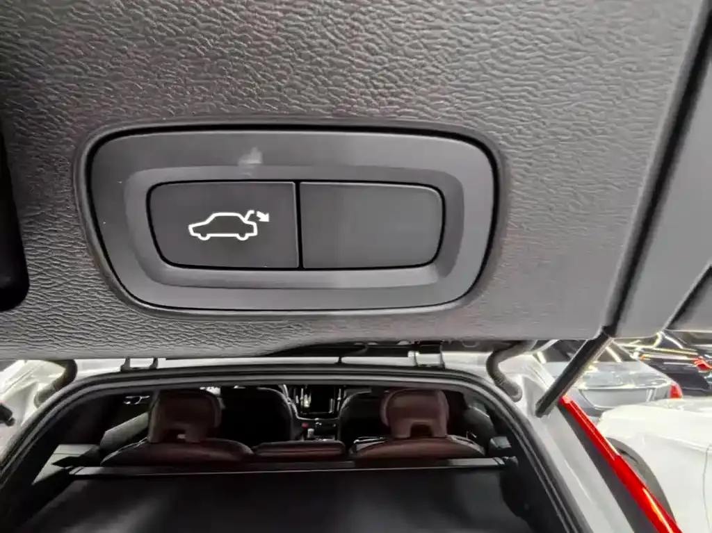 Volvo XC60 2024 из CN, фото 7