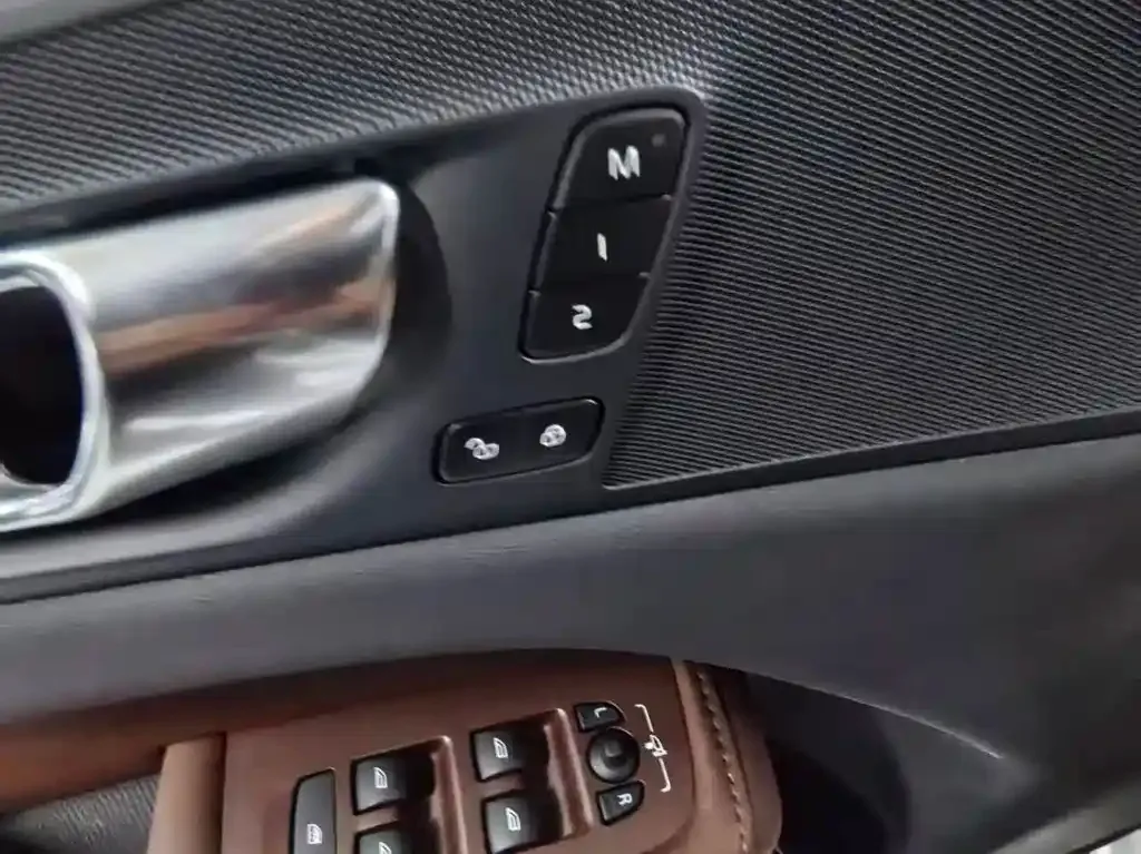 Volvo XC60 2024 из CN, фото 9