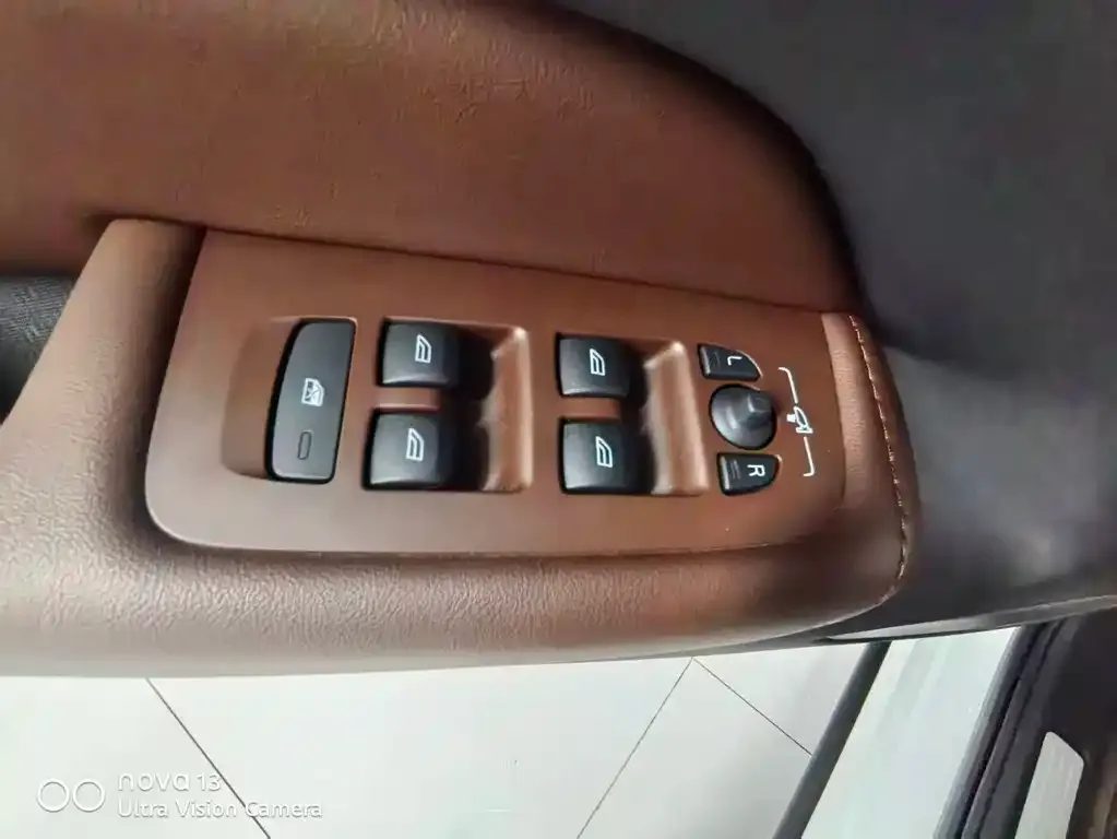 Volvo XC60 2024 из CN, фото 8