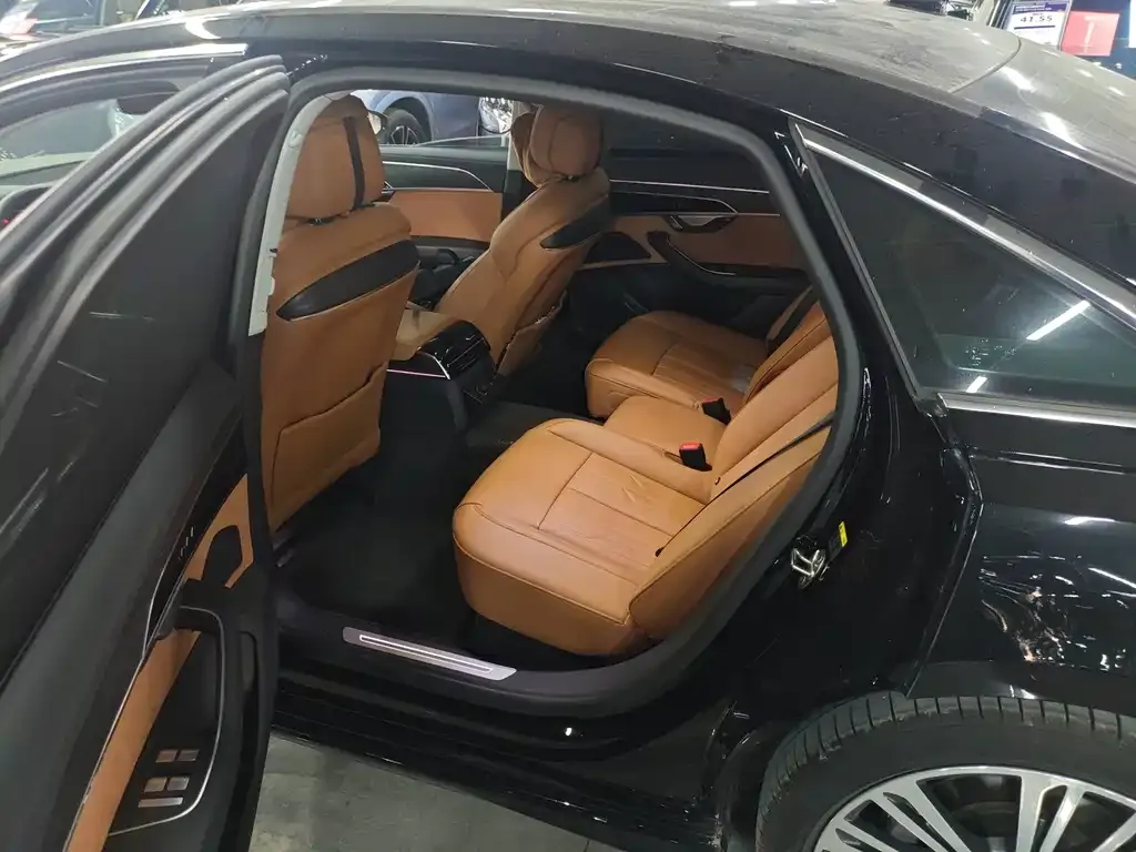 Audi A8 2024 из CN, фото 4