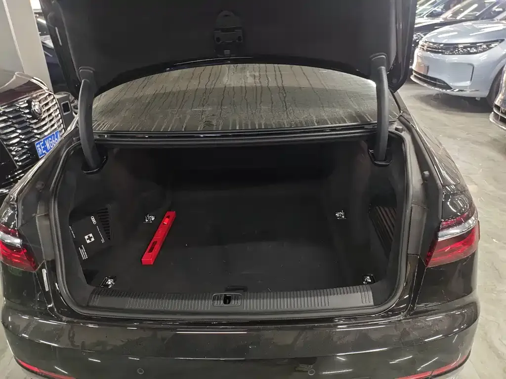 Audi A8 2024 из CN, фото 8