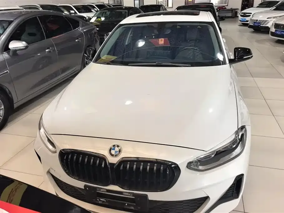 BMW 1 Series 2023 из CN, фото 2