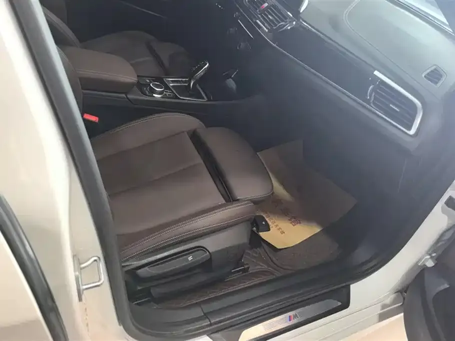 BMW 1 Series 2023 из CN, фото 7