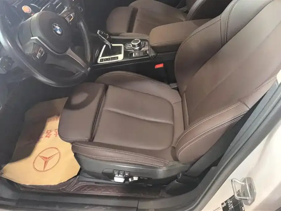 BMW 1 Series 2023 из CN, фото 3
