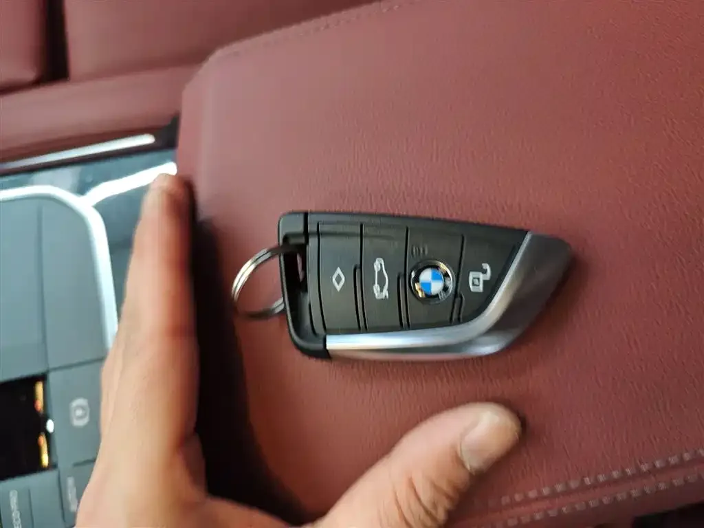 BMW 3 Series 2024 из CN, фото 2