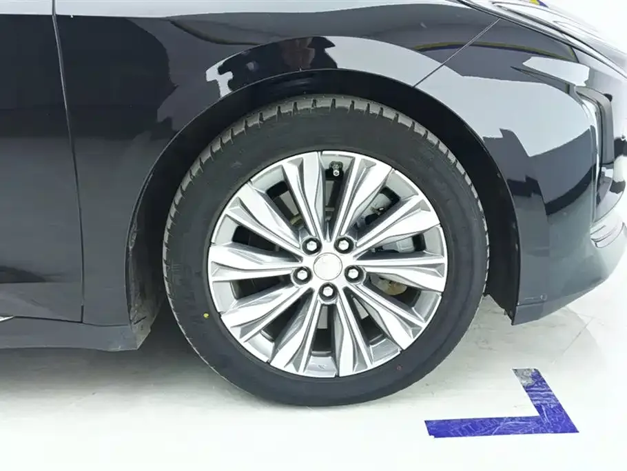 Hongqi E-QM5 2024 из CN, фото 6
