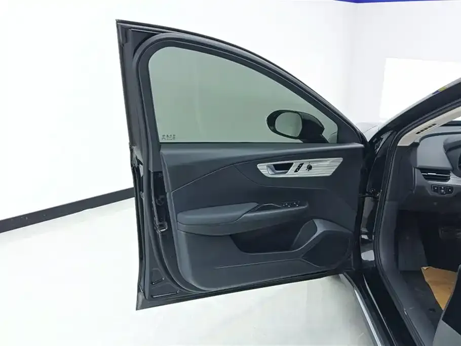 Hongqi E-QM5 2024 из CN, фото 7