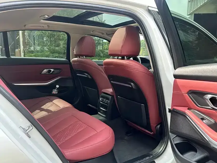BMW 3 Series 2021 из CN, фото 2