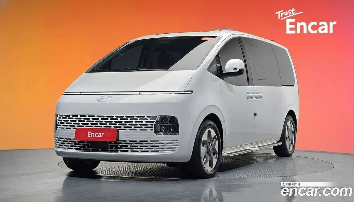 Hyundai Staria — фото 1