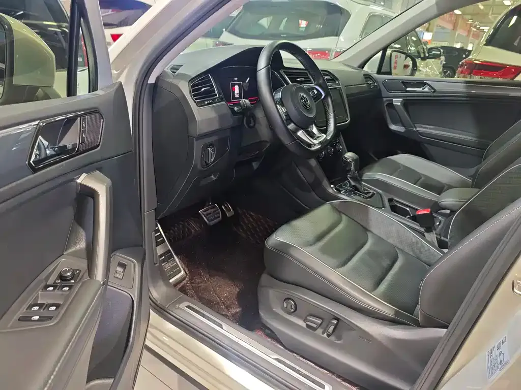 Volkswagen Tiguan L 2021 из CN, фото 5