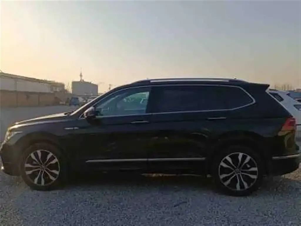 Volkswagen Tiguan L 2023 из CN, фото 2