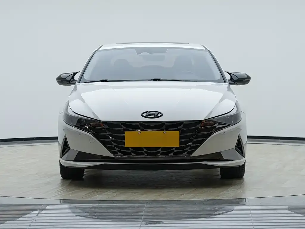 Hyundai Elantra — фото 6