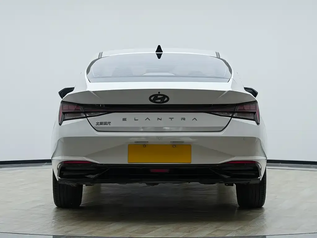 Hyundai Elantra — фото 2