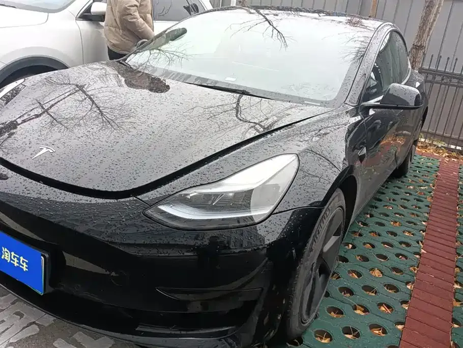 Tesla Model 3 — фото 1