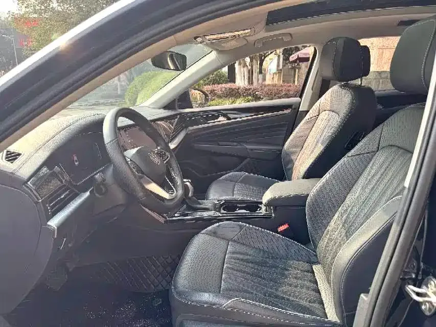 Volkswagen Passat 2023 из CN, фото 4