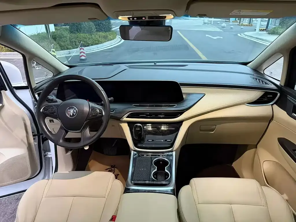 Buick GL8 2023 из CN, фото 2