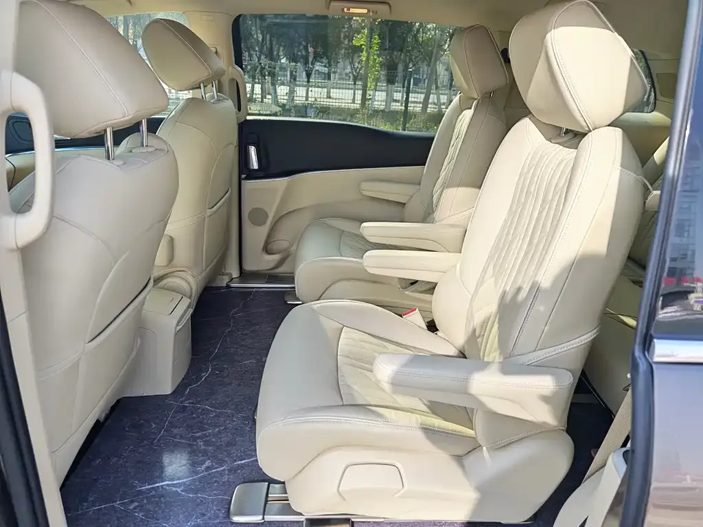 Buick GL8 2023 из CN, фото 3