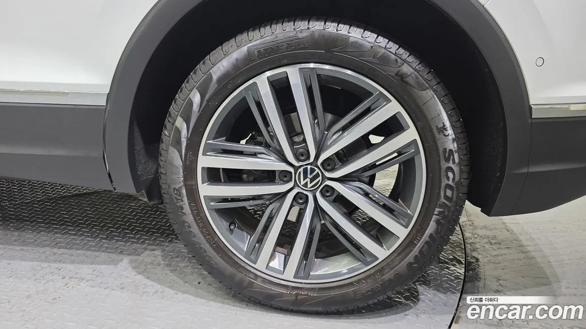 Volkswagen Tiguan — фото 6