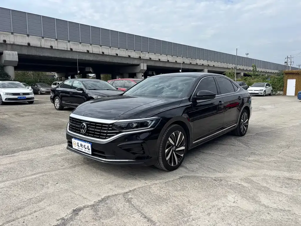 Volkswagen Passat — фото 1