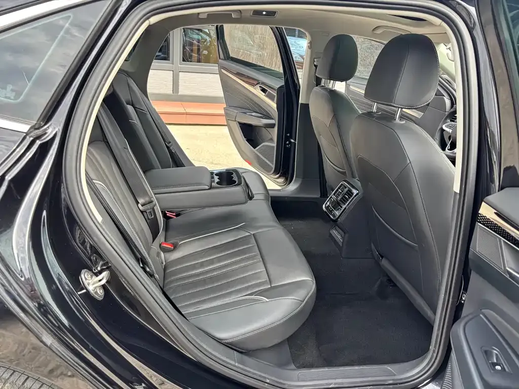 Volkswagen Passat — фото 8