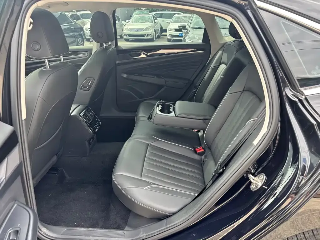 Volkswagen Passat — фото 6