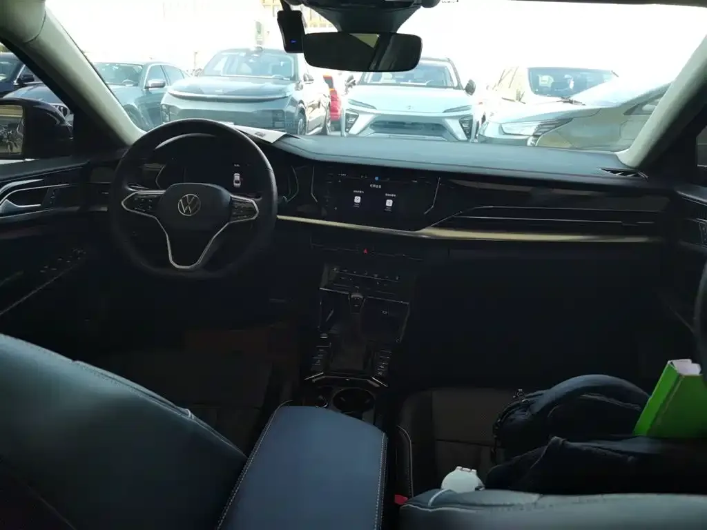 Volkswagen Passat 2023 из CN, фото 10